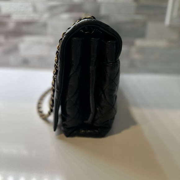 Chanel medium size lamb skin bag 12x7. - Picture 9 of 15